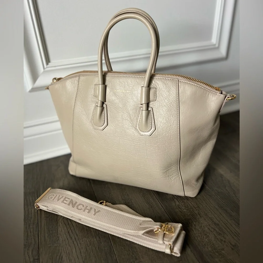 GIVENCHY Medium Antigona Sport Shoulder Bag in Calf Leather Beige NWT